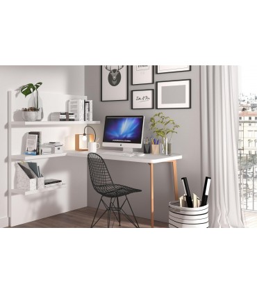 Escritorio para teletrabajar en el comedor de Ros