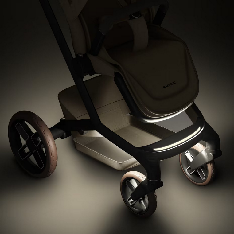 Luz LED LumiRide integrada en el chasis del Maxi-Cosi Fame para mayor seguridad